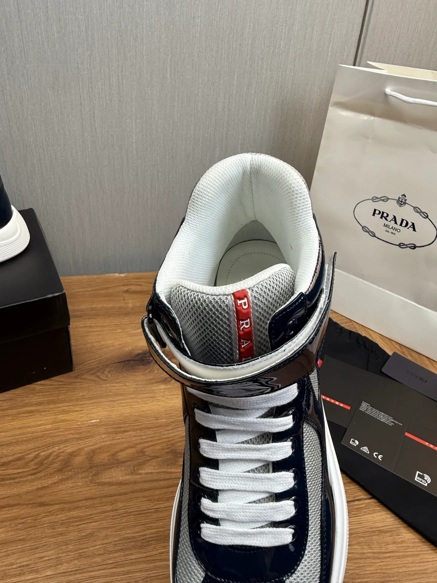 Men's shoes 700💰 [PRADA] Hot selling items🔥Must be recommended every day~~ Official website synchronized, 1:1 high quality shipments✔️ Imported cowhide fabric, cowhide lining, original bottom, high-end airplane box packaging🎁 38-45 (38.45 custom-made, non-refundable)